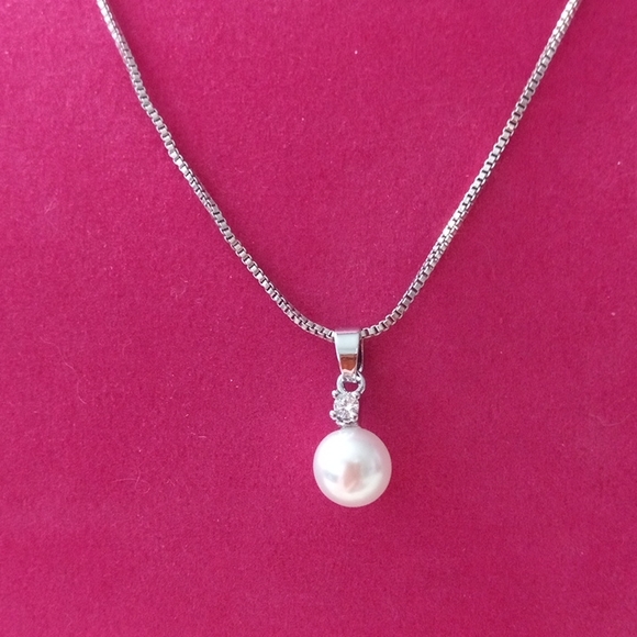 Jewelry - 🆕 .925 Silver Pearl Necklace